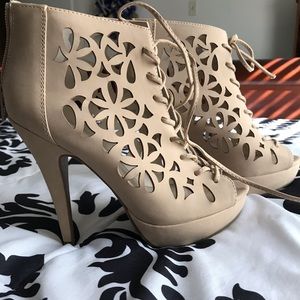 Women’s heeled shoes!